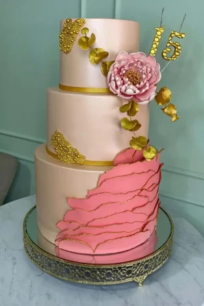 Bolo 15 anos Rosè Ruffle
