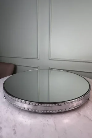Boleira de metal cor prata espelhada modelo clássico