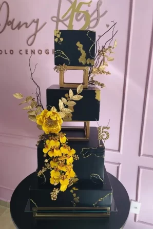 Bolo Preto Quadrado 4 andares